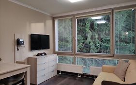 WELLNESS APARTMÁN RESIDENT HARRACHOV C306 Apartmán 2KK s kuchyní, balkonem a výhledem do lesa